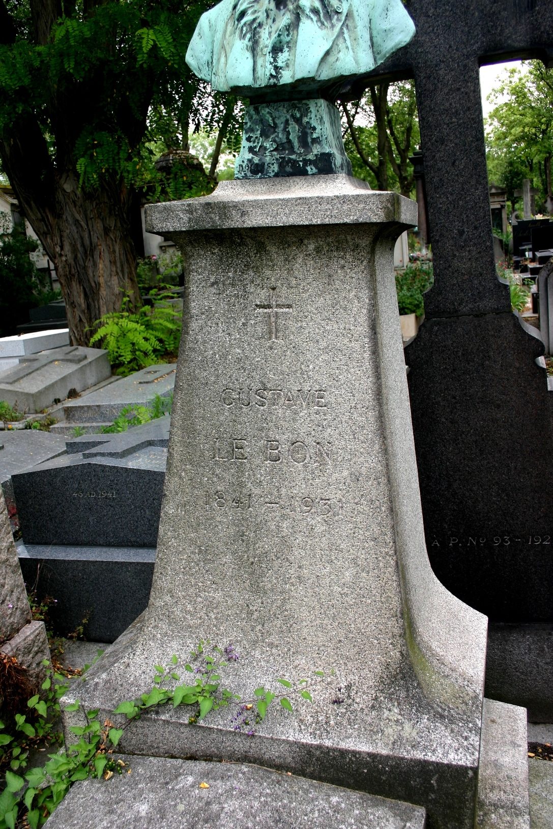 Gustave Le Bon's tomb, Pere Lachaise Cemetery, Paris - 03.JPG